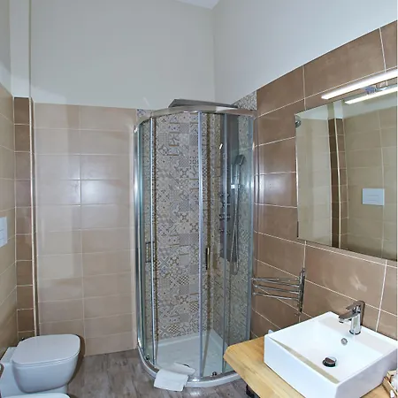 Bed & Breakfast Artisti Sustinea 4*