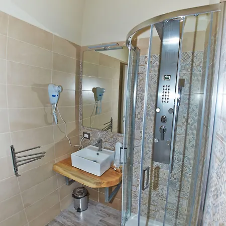 Bed & Breakfast Artisti Sustinea 4*