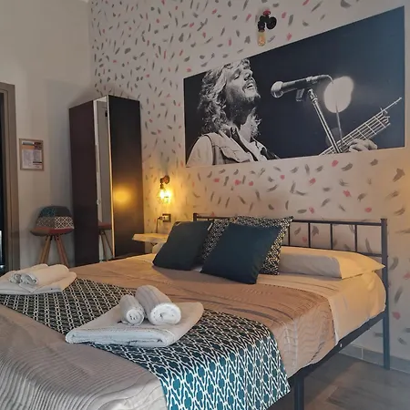 Bed and Breakfast Artisti Sustinea 4*