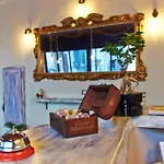 Artisti Sustinea B&B
