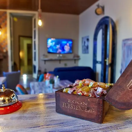 Bed & Breakfast Artisti Sustinea 4*